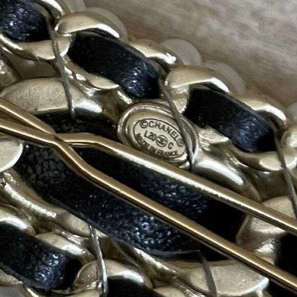 Chanel Pearl Hair Barrette - Picture 4 of 6